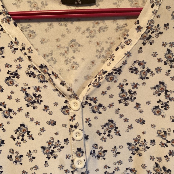 💜This is such a great floral pattern and gives feminine vibes☺️ - Picture 3 of 4